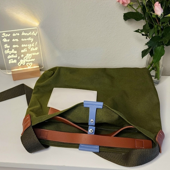 ‼️Sale‼️Stylish Green Canvas Messenger Bag FAST SHIPPING📦 - Picture 5 of 7